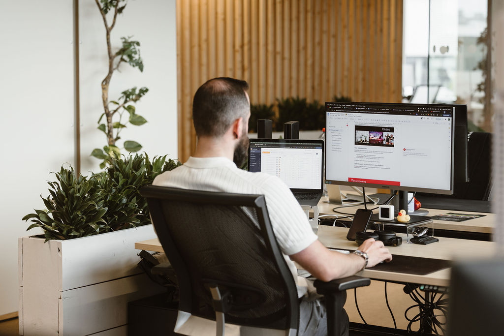 SmartRanking-specialist aan het werk op kantoor
